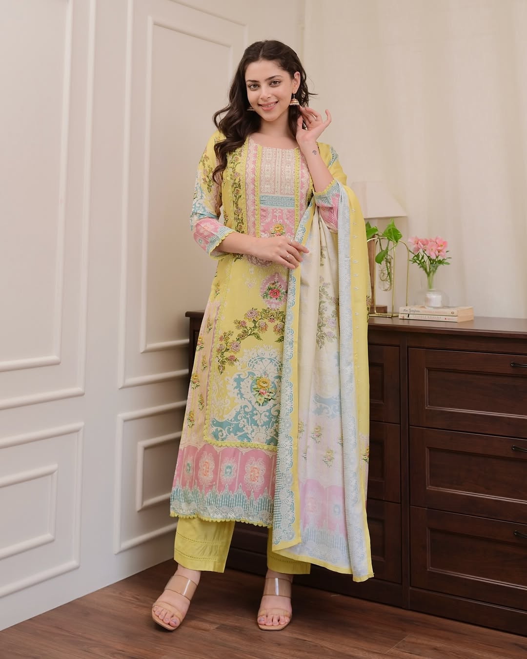 Suit Set With Dupatta and Bottom