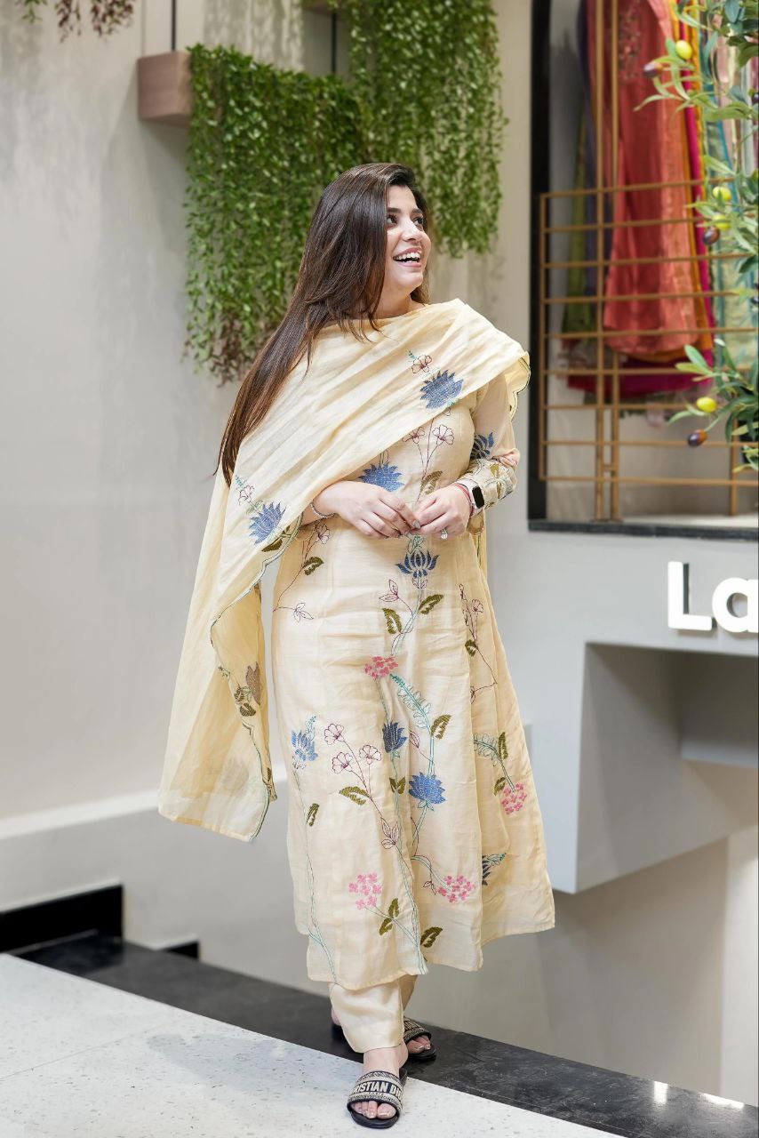 Women Kurta Pant Set With Dupatta