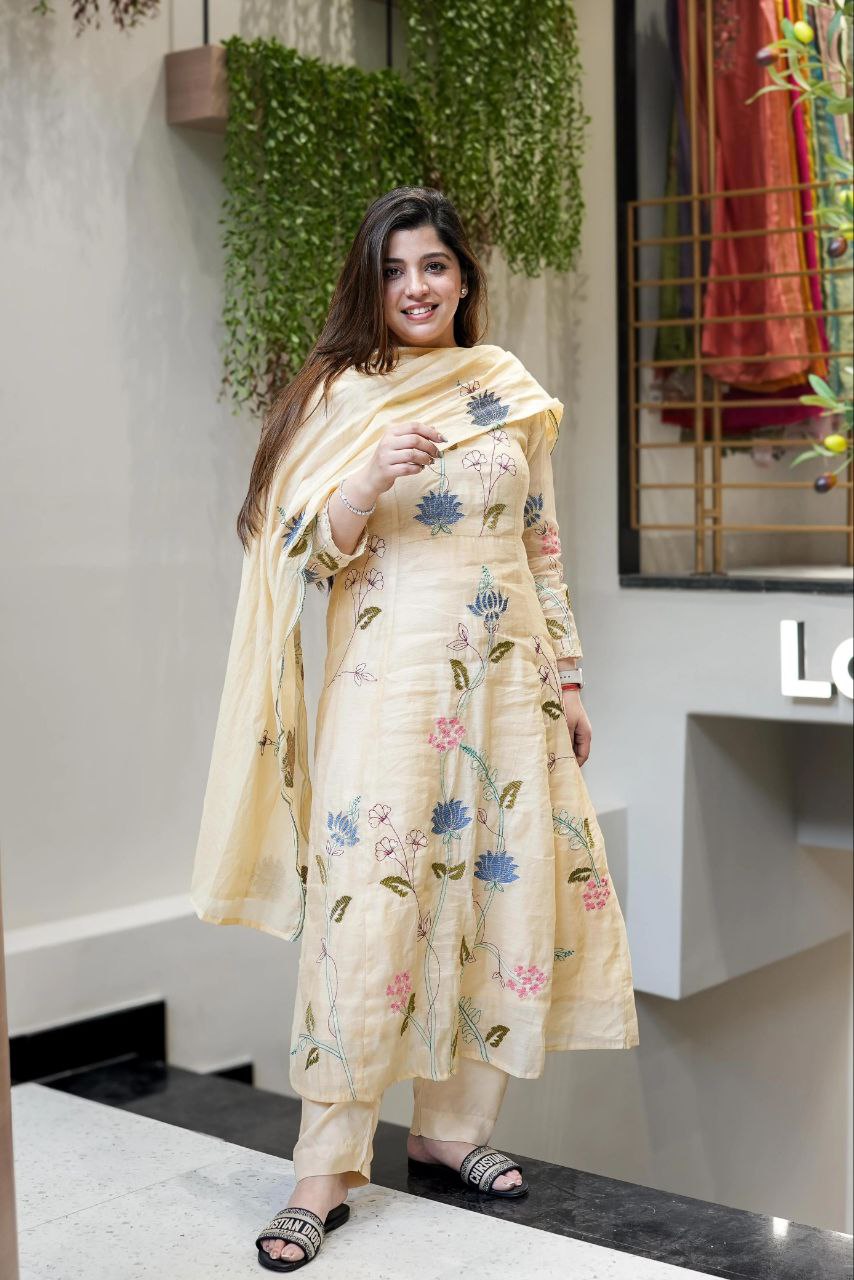 Women Kurta Pant Set With Dupatta