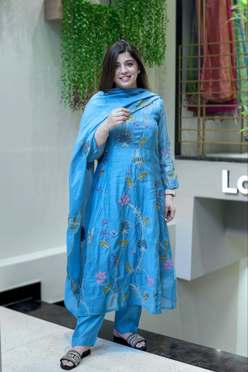 Women Kurta Pant Set With Dupatta