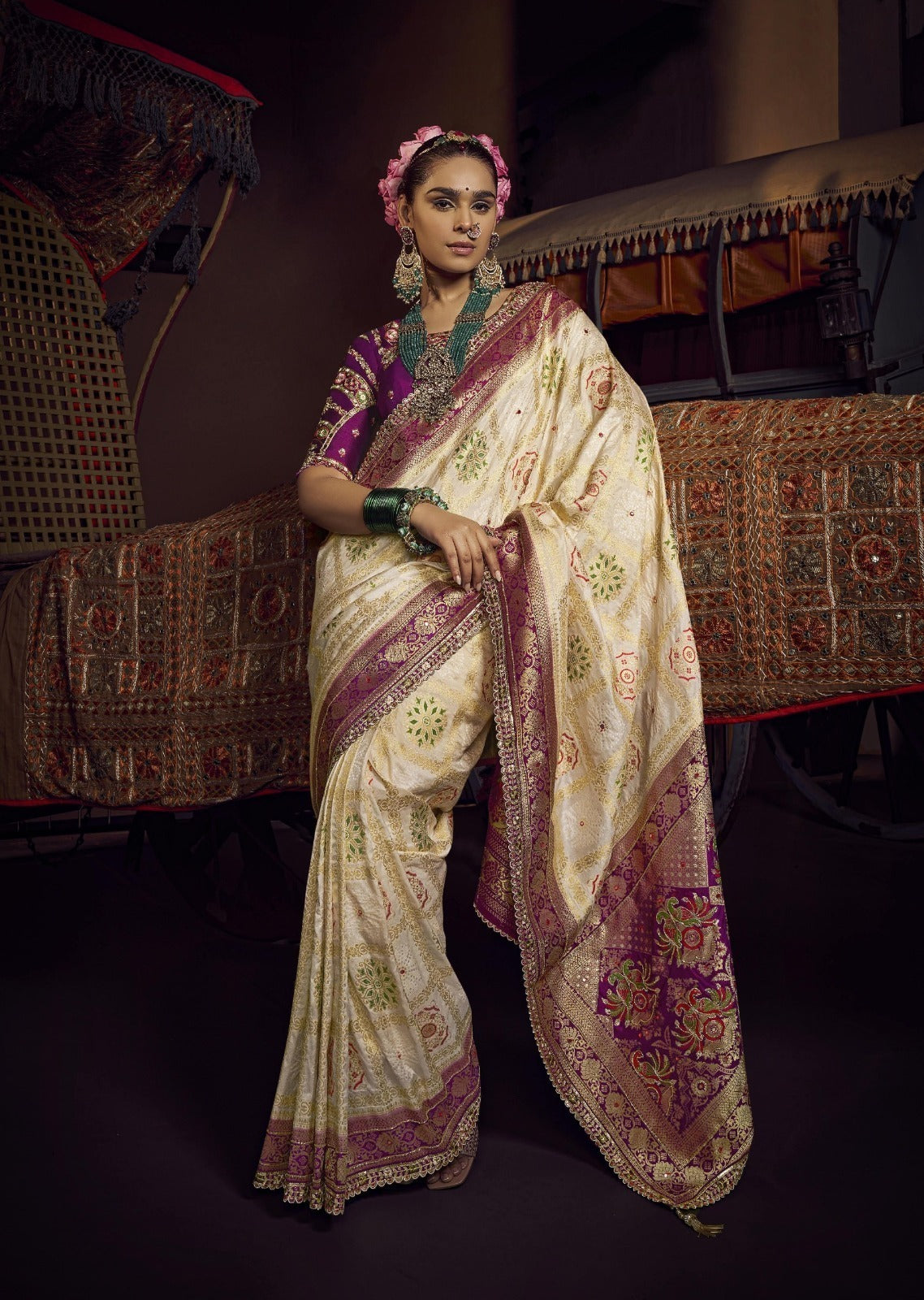 Gripping pure-dola Zari Contemporary Saree
