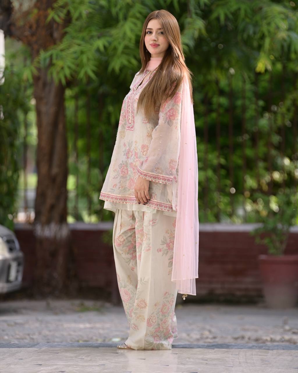 New Designer Fashionable Stylish Wear Look Stitched Suit