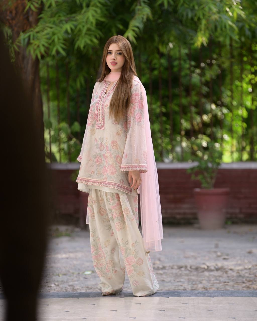 New Designer Fashionable Stylish Wear Look Stitched Suit
