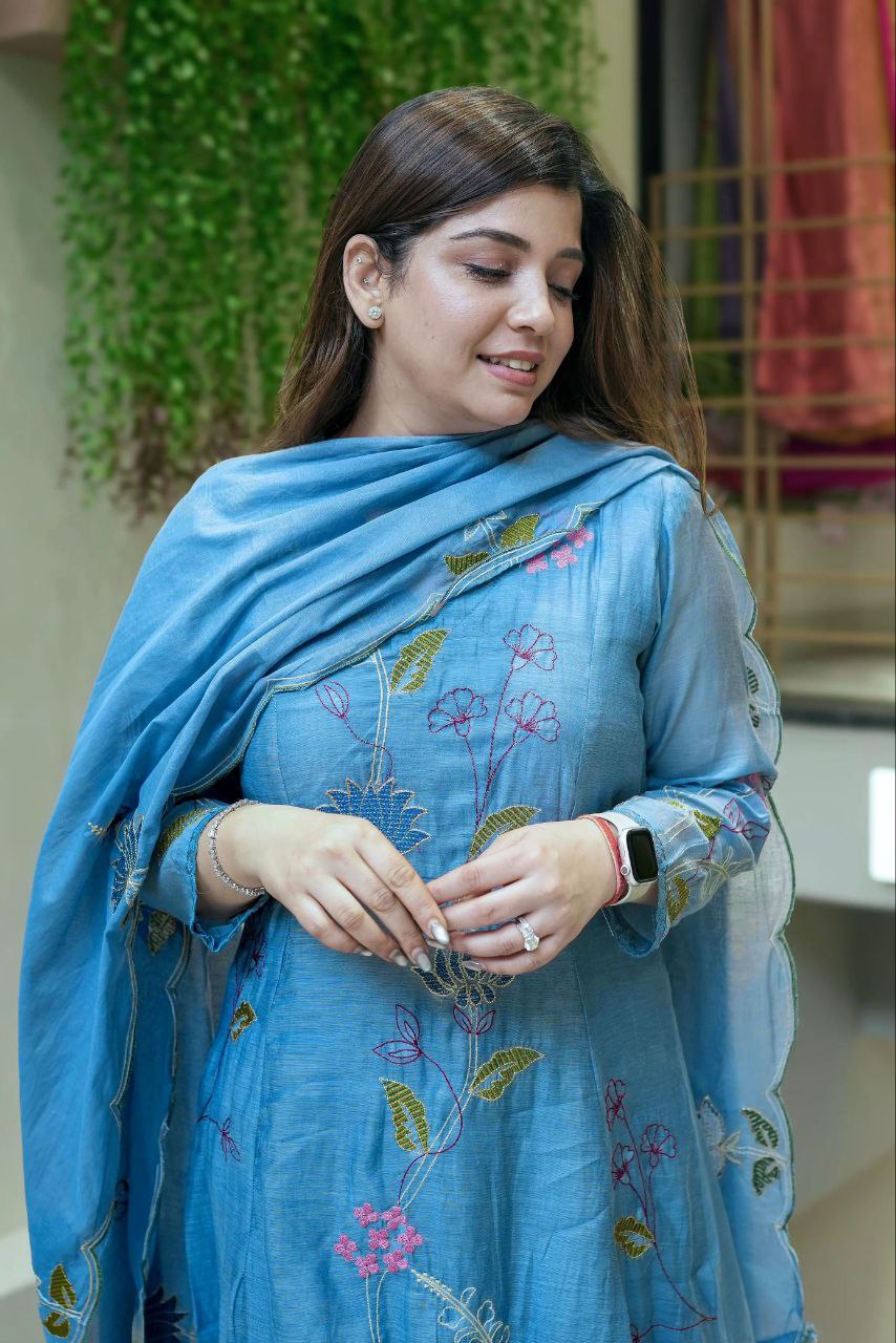 Women Kurta Pant Set With Dupatta