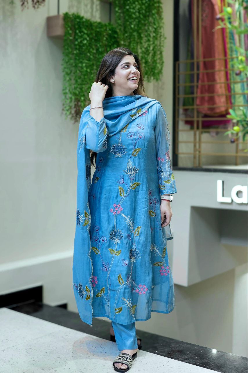 Women Kurta Pant Set With Dupatta