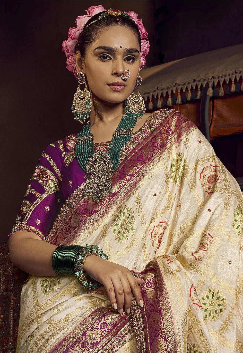 Gripping pure-dola Zari Contemporary Saree